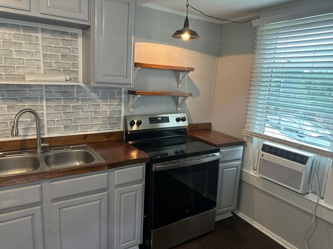 Building Photo - 1515 Palm Ave