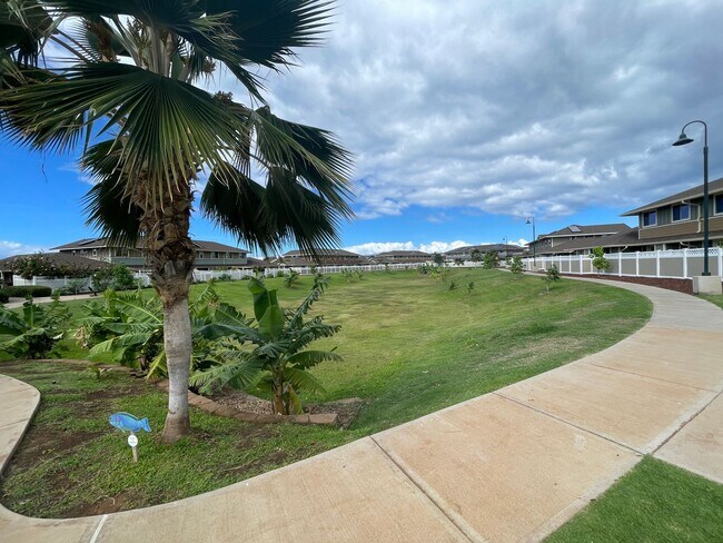 Building Photo - Kahoma Village 3 Bedroom Townhome