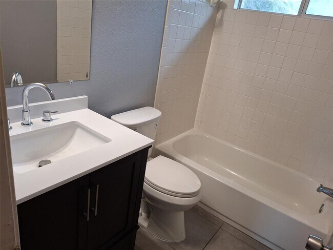 Building Photo - 908 Sally Lunn Way