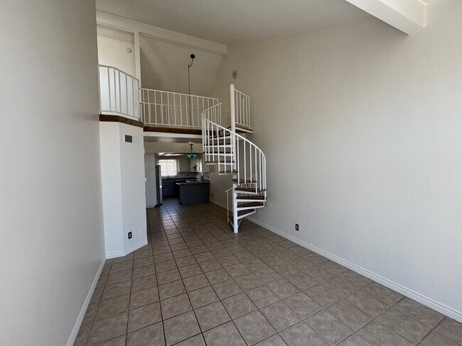 Building Photo - 2 Bedroom + Loft Condo for Rent in Canyon Country!
