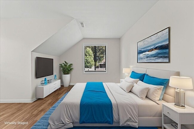 Building Photo - Beautifully Renovated 4-Bedroom, 2-Bath Ho...