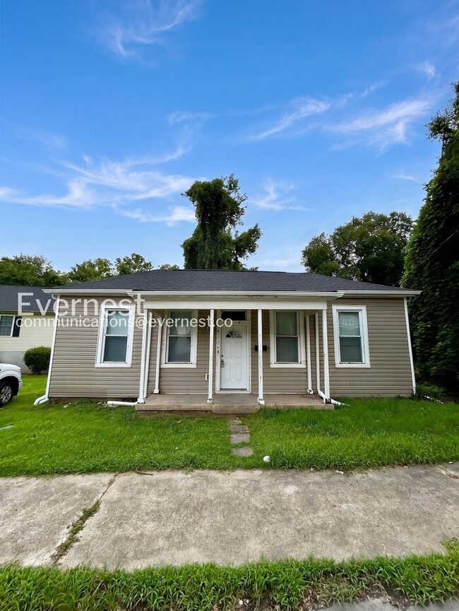 Building Photo - 3 Bed, 1 Bath Home with Driveway and Hardwood Floors | Housing Vouchers Accepted |  Available Now!