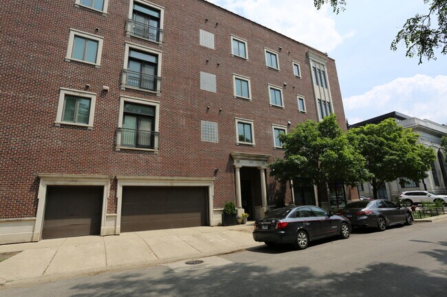 Building Photo - 2401 N Janssen Ave