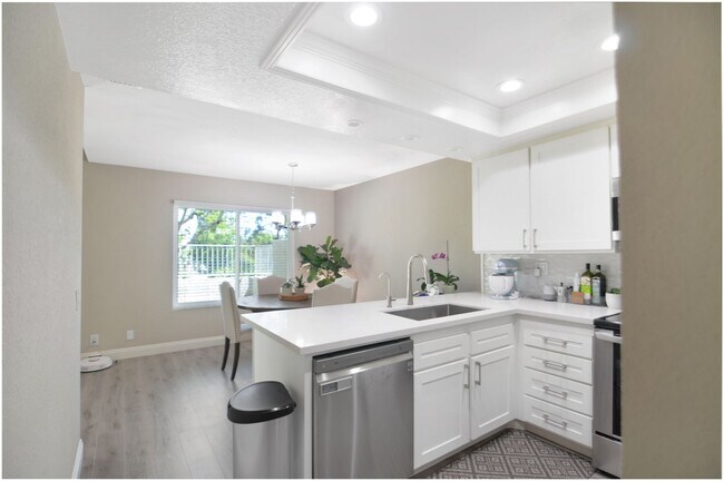 Building Photo - 2 Bedroom Condo In Malvern Creek!