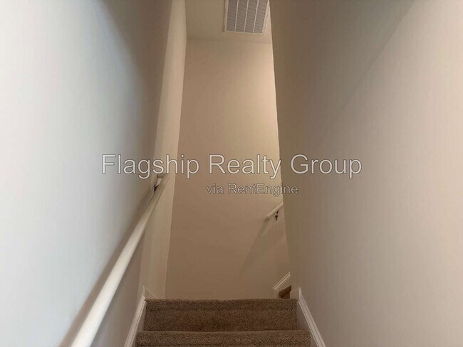 Building Photo - 4109 Laurel Rdg Dr