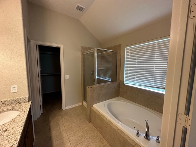 Building Photo - 18712 Rosalea Way