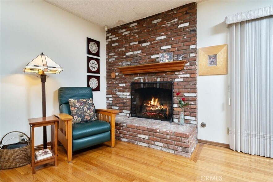 Building Photo - 549 California Dr