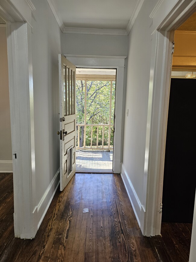 Building Photo - 920 N Church St