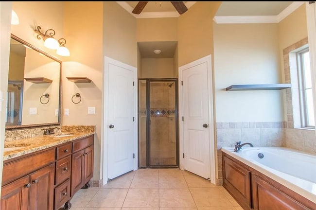 Building Photo - 306 Camelback Dr