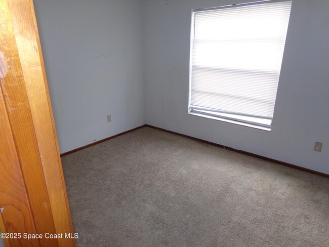 Building Photo - 1540 Fairlee Ave NW
