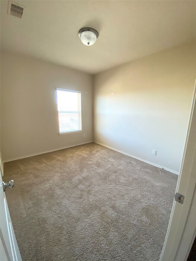 Building Photo - 16938 Makanda Dr