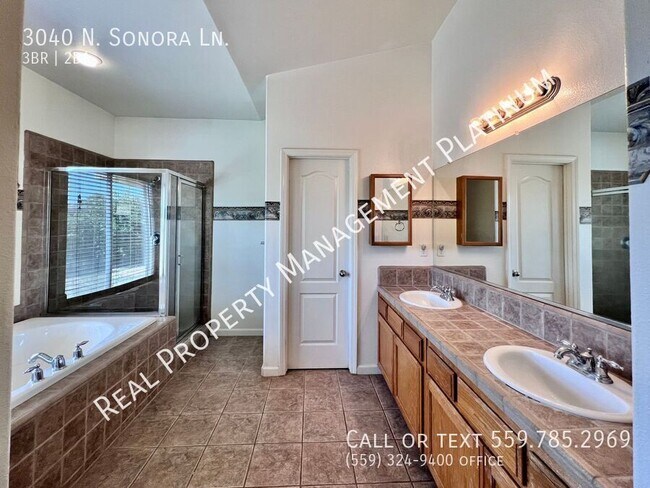Building Photo - 3040 N Sonora Ave