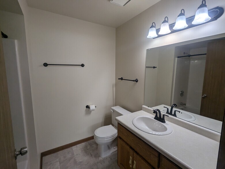 Building Photo - 3351 S 113th St