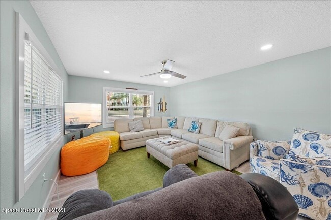 Building Photo - 7801 Ridgewood Ave