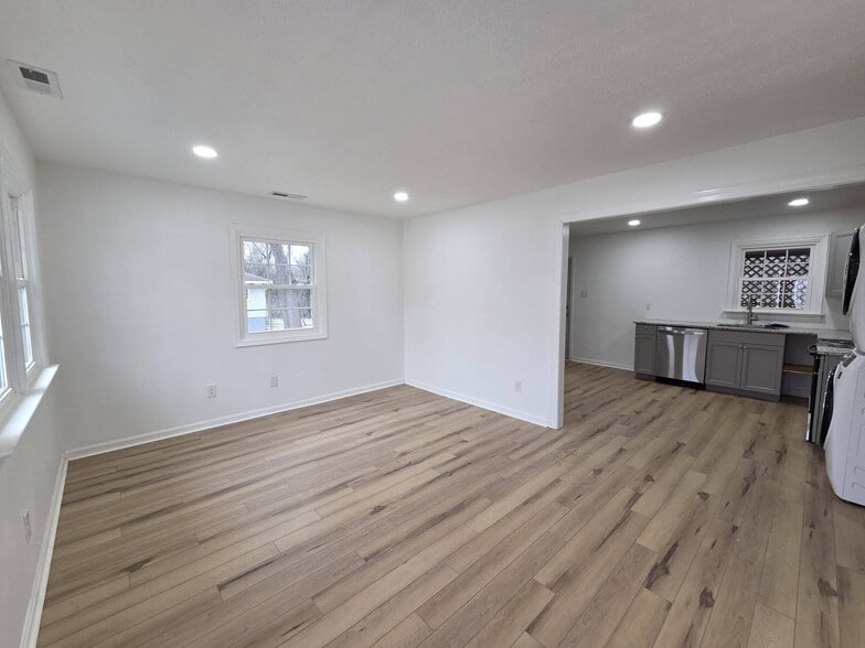 Building Photo - 5506 Campbell Ave