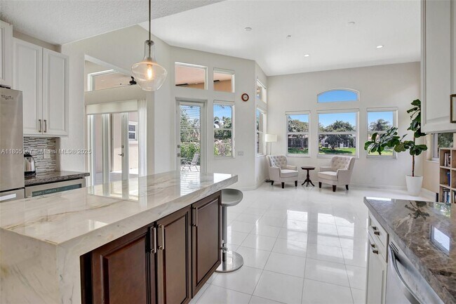 Building Photo - 2651 Oakmont Dr