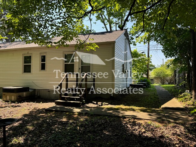 Building Photo - 720-722 W. Outer Dr.