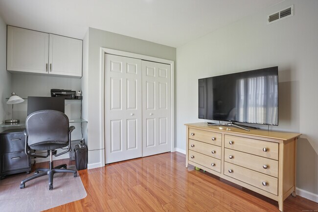 Building Photo - 1406 Pinnacle Way