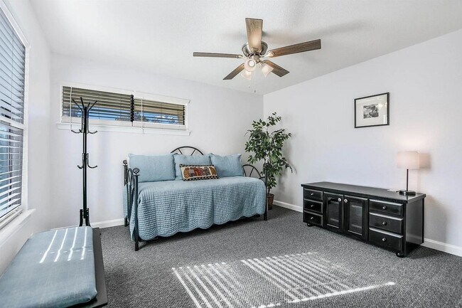 Building Photo - 307 Out Yonder