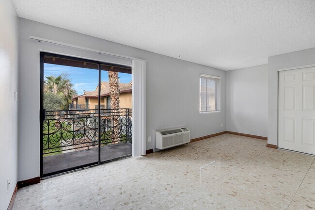 Building Photo - Spacious Studio On The First Floor!