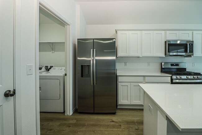 Building Photo - 3126 S 15th Pl