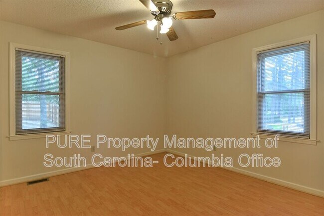 Building Photo - 517 Sparkleberry Ln