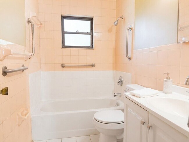 Building Photo - SFH - 1150 De Leon - SFH - 1150 De Leon