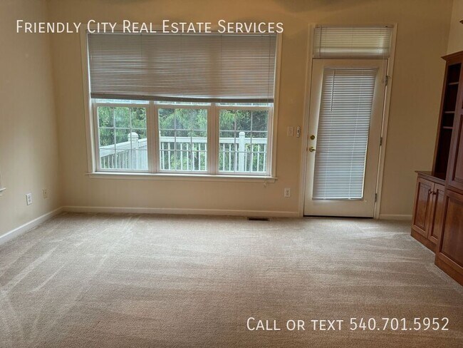 Building Photo - Beautiful Duplex at Spring Oaks