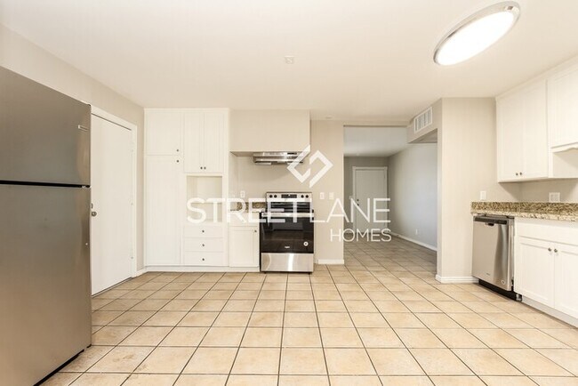 Building Photo - Charming 4 bedroom home in Phoenix!