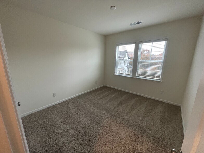 Building Photo - Room in Townhome on Rivulet Wy