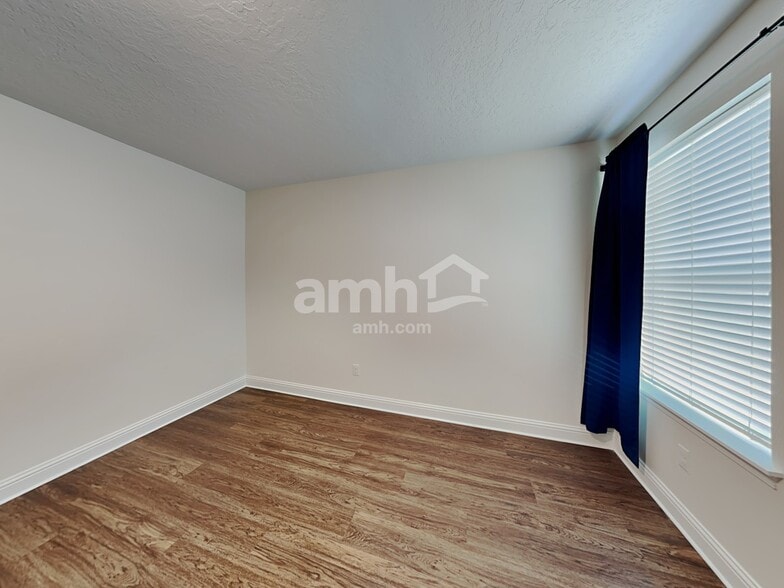 Building Photo - 57 S Lancaster Dr