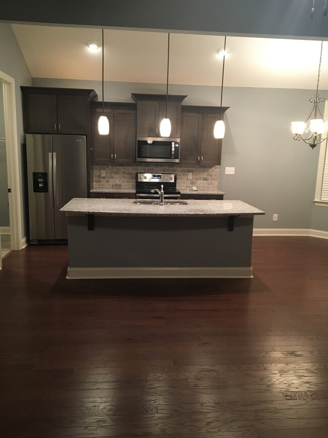 Building Photo - 216 Edgarton Way