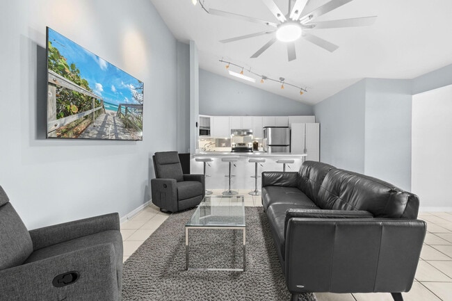 Building Photo - 1801 S US Hwy 1