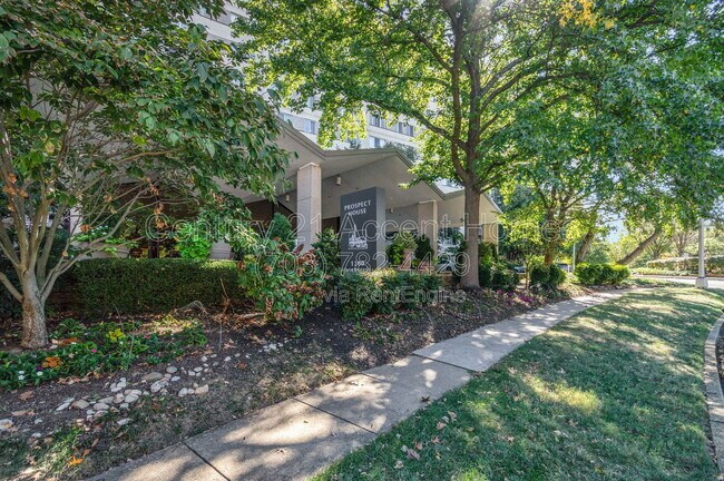 Building Photo - 1200 N Nash St