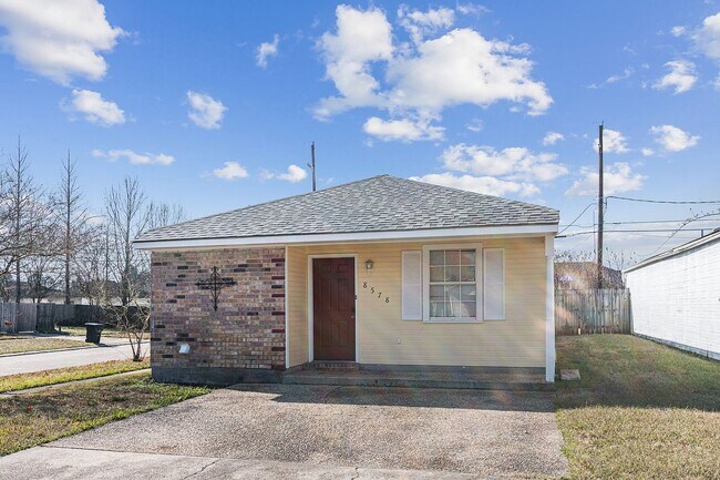 Primary Photo - 3 bedroom Home near LSU
