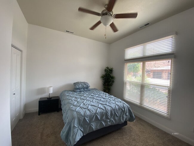 Building Photo - 463 Deadwood Dr