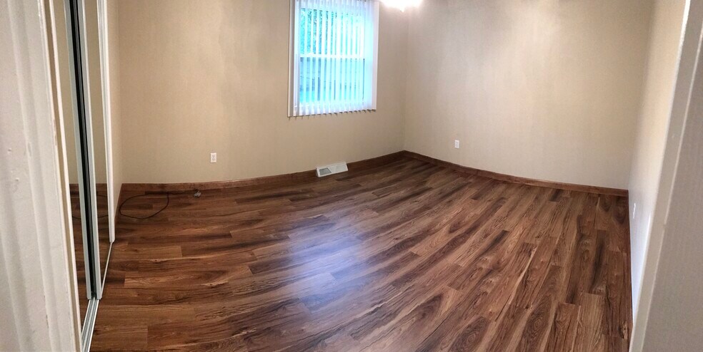 Building Photo - 24 Grandview Dr