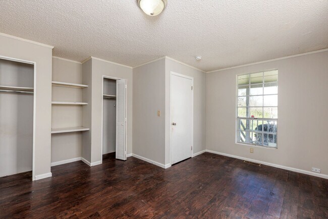 Building Photo - 4 Bedroom, 2 Bathroom in Adamsville