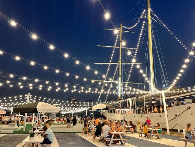 Building Photo - 65 Lewis St