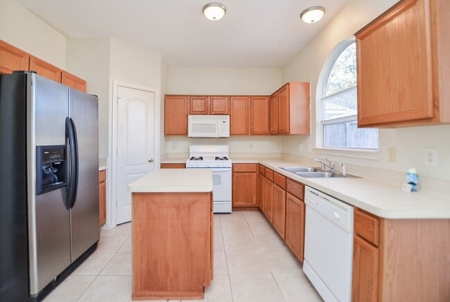 Building Photo - 21210 Woodland Green Dr