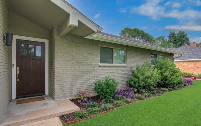 Building Photo - 9818 Emnora Ln