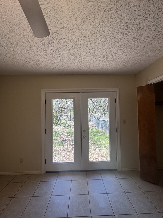 Building Photo - 405 Whitetail Dr