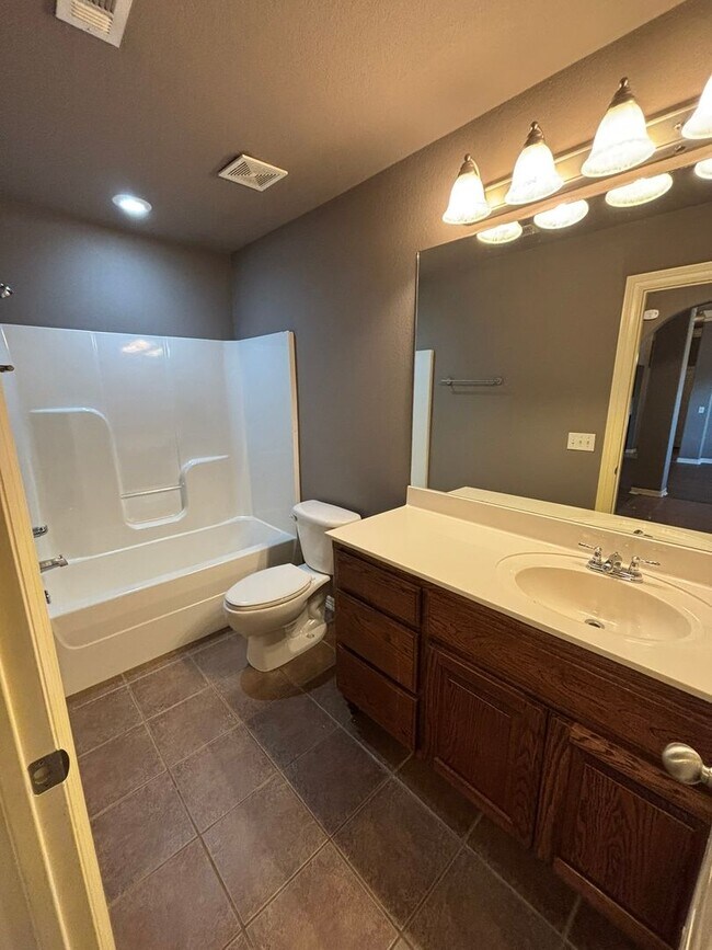 Building Photo - Fall Into Your New Home! 3 Bed, 2 Bath in Springdale Available November