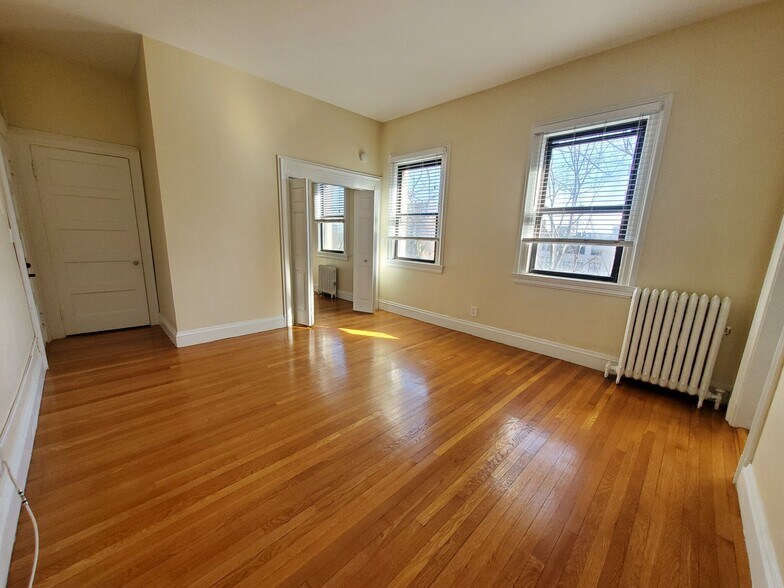 Building Photo - 1476 Beacon St