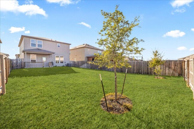 Building Photo - Light-Filled Home in Amenity-Rich Community with Pool & Park!