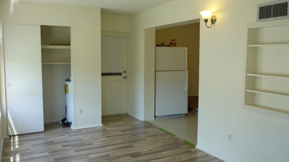 Building Photo - 2402 Ecuadorian Way