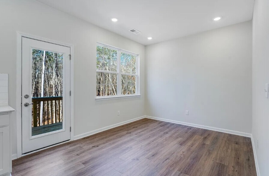 Building Photo - 1203 Mary Jane Ave