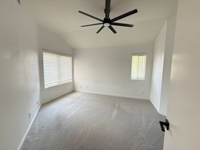 Building Photo - Spacious 3 Bedroom 3 Bath Condo with Garage in Desirable Highland Trails Community