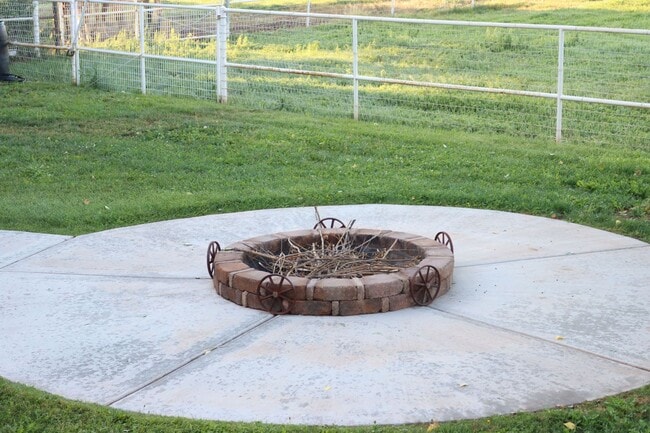 Building Photo - Gorgeous location, spectacular amenities, 3 bedroom furnished home for rent.