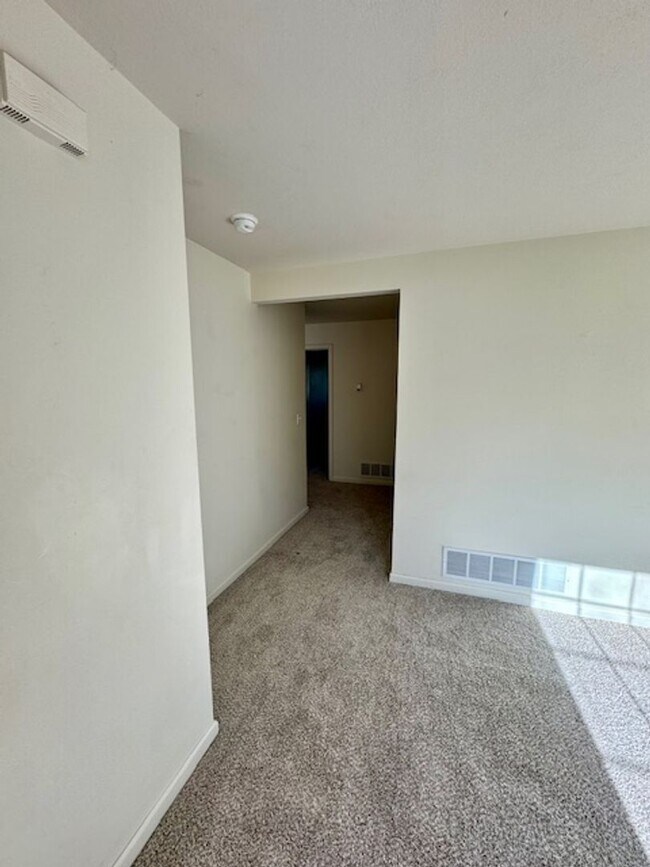 Building Photo - 3 Bedrooms, 2 Bathroom 4-plex; less than 2 miles to MSU